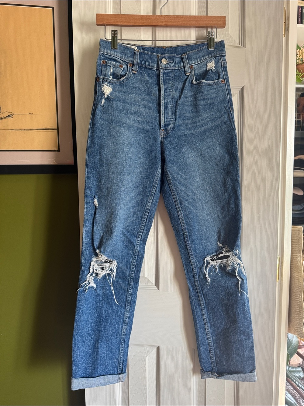 GAP Cheeky Straight High Rise Jeans in Medium Blue Distressed 4T